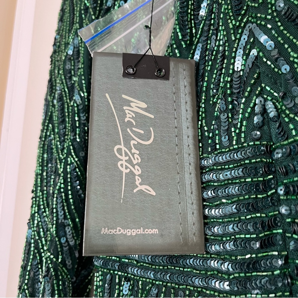 NWT‎ Mac Duggal Long-Sleeve Embellished Sequin Cocktail Dress in Emerald - Picture 6 of 6